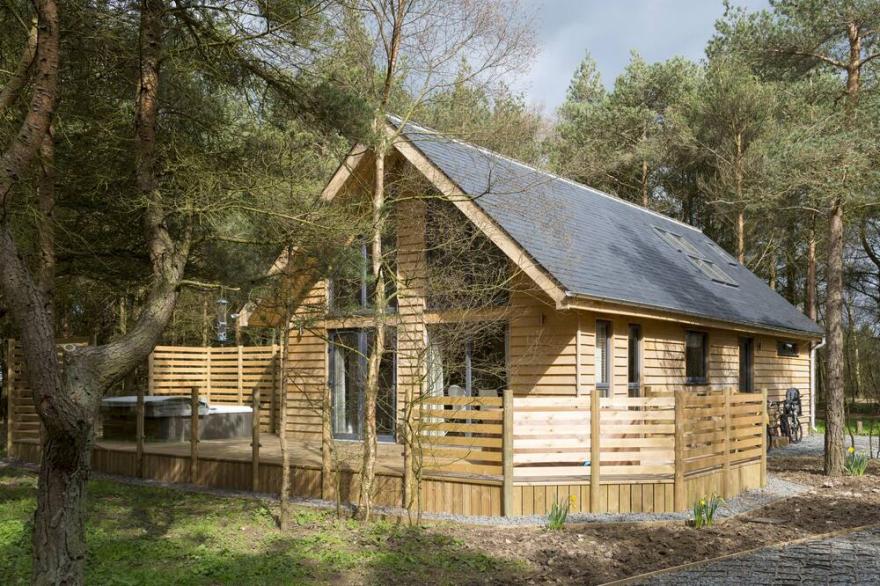 BRACKEN HOWE LODGE, family friendly, with hot tub in Whitby