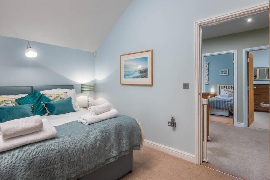 Chi An Treth - a wonderful house with direct access to the beach & parking