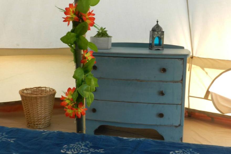 Cosy 5m bell tent glamping in rural Herefordshire