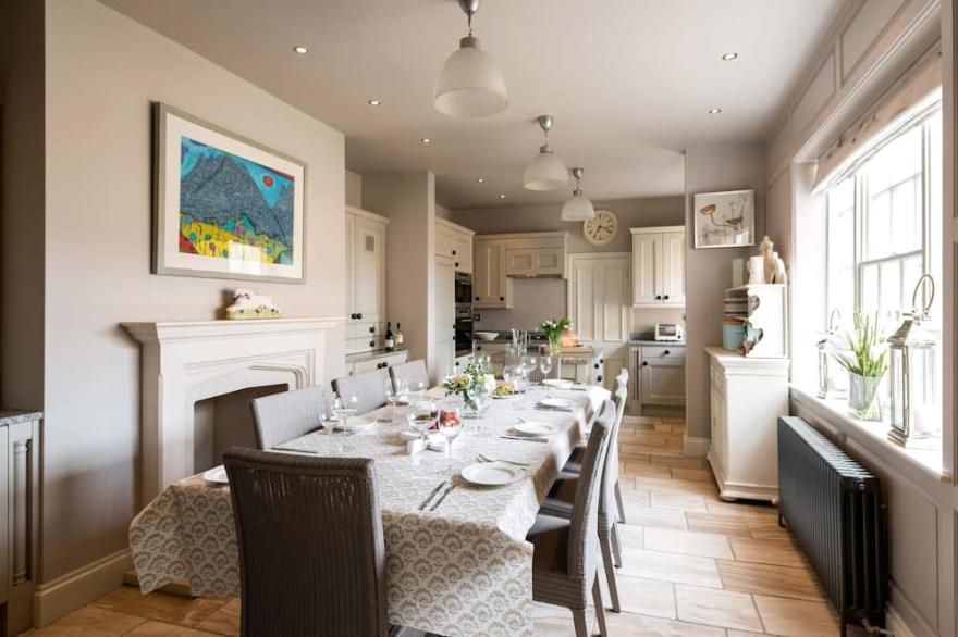 12 ST HILDA'S, pet friendly, country holiday cottage in Whitby