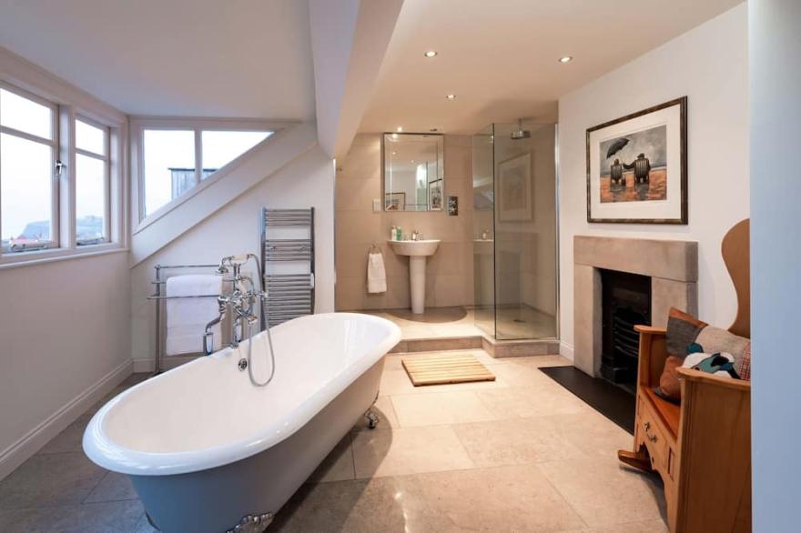 12 ST HILDA'S, pet friendly, country holiday cottage in Whitby
