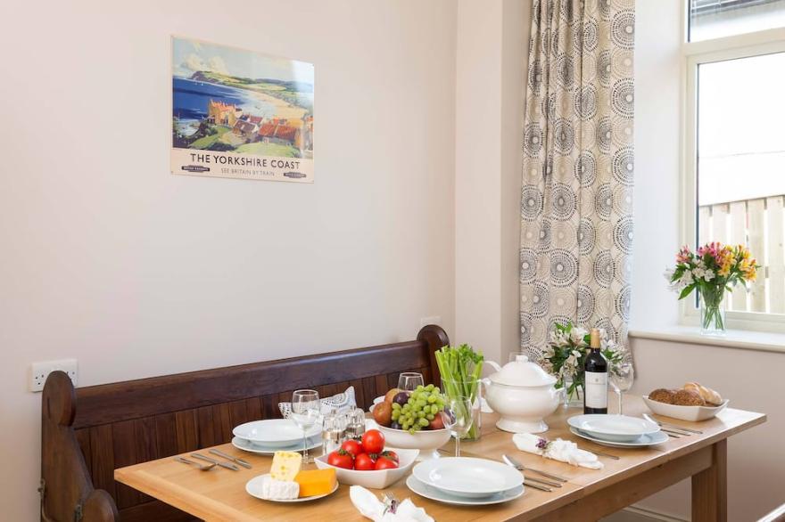 SUNDAY COTTAGE, family friendly, with a garden in Grosmont