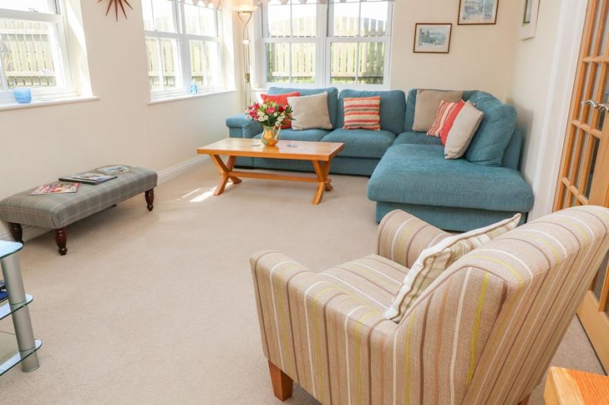 HENRYS CROFT, pet friendly, with a garden in Lizard