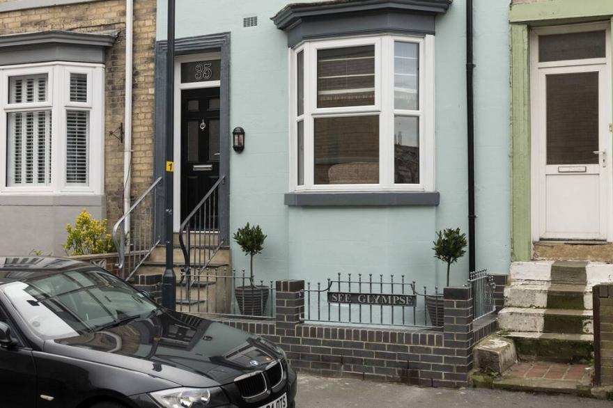 SEE GLYMPSE, pet friendly, with a garden in Whitby