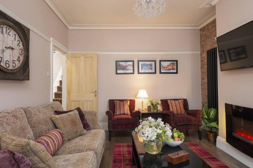 SEE GLYMPSE, pet friendly, with a garden in Whitby