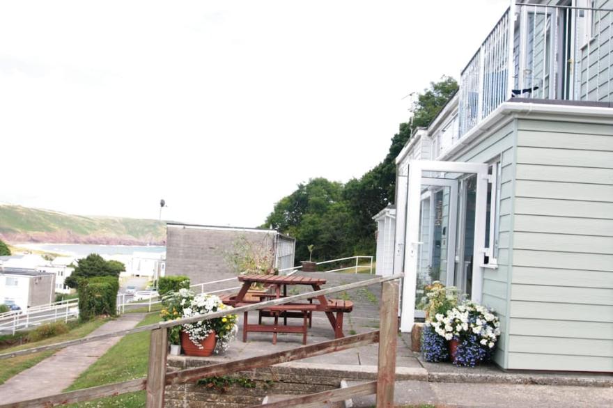 'Seahorse' - a Holiday Home with Balcony, Patio and Sea View