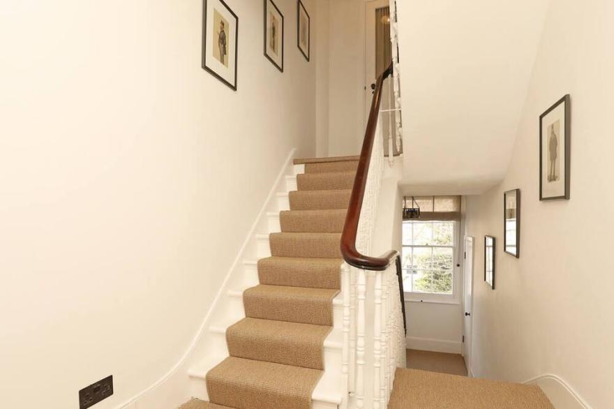 Stylish Notting Hill Penthouse Spectacular View