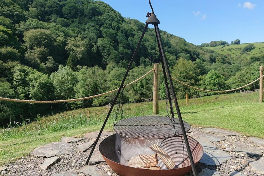 Romantic Shepherds Hut for couples fully en-suite near Exmoor and the Coast