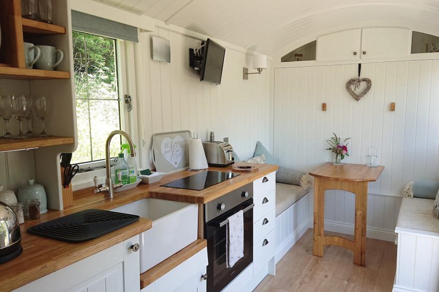Romantic Shepherds Hut for couples fully en-suite near Exmoor and the Coast