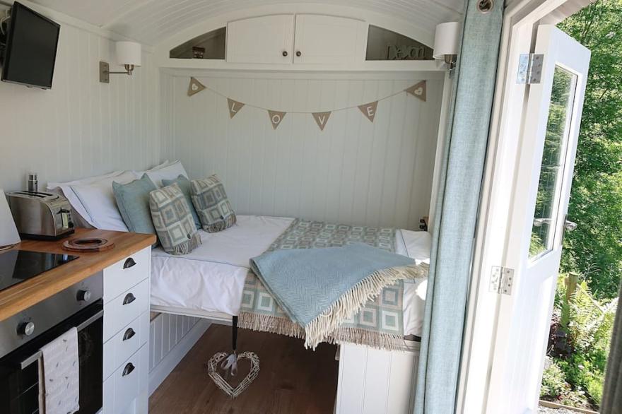 Romantic Shepherds Hut for couples fully en-suite near Exmoor and the Coast