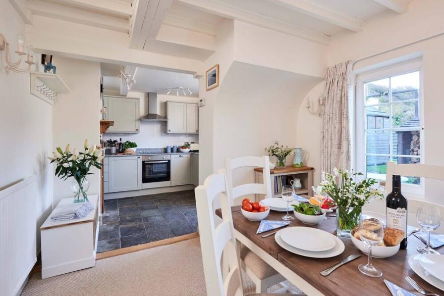 RIGG COTTAGE, pet friendly, with open fire in Whitby