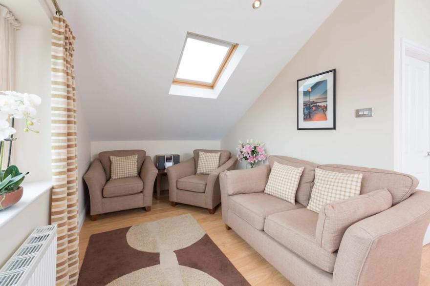 FISHERMANS WAREHOUSE, pet friendly, with a garden in Whitby