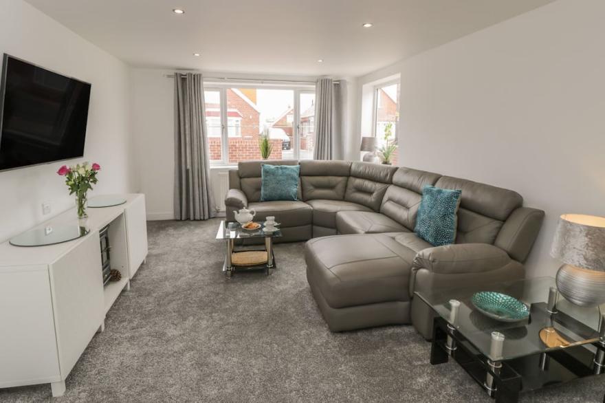 ABBEY VIEW, family friendly, with hot tub in Whitby