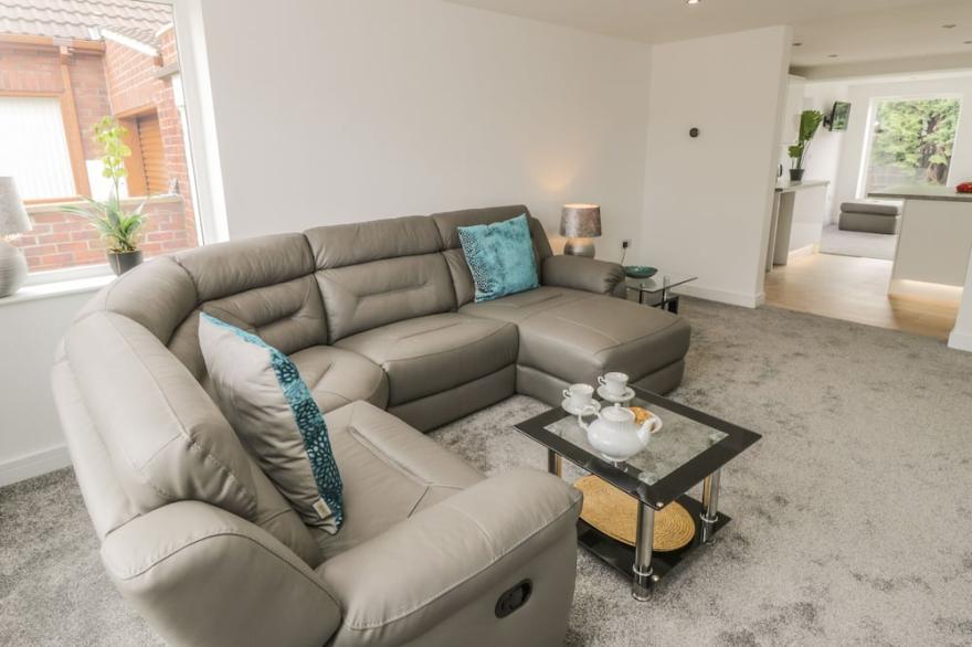 ABBEY VIEW, family friendly, with hot tub in Whitby