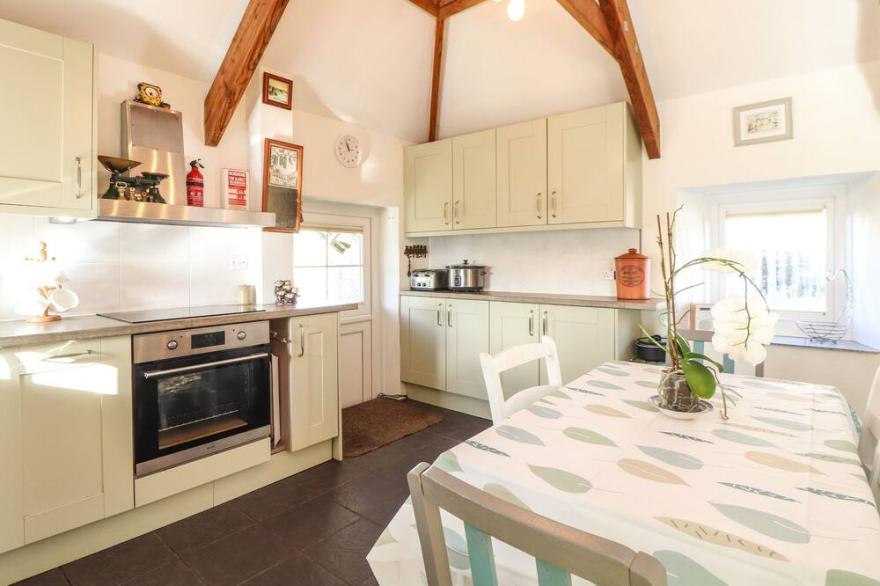 LARCH BARN, pet friendly, character holiday cottage in Helston