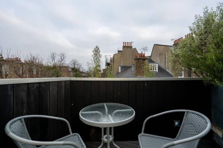 30 Thornhill Road · Award Winning 2 Bedroom House, King's Cross