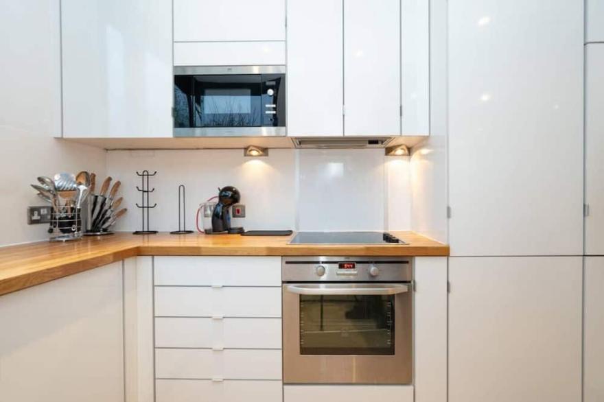 30 Thornhill Road · Award Winning 2 Bedroom House, King's Cross