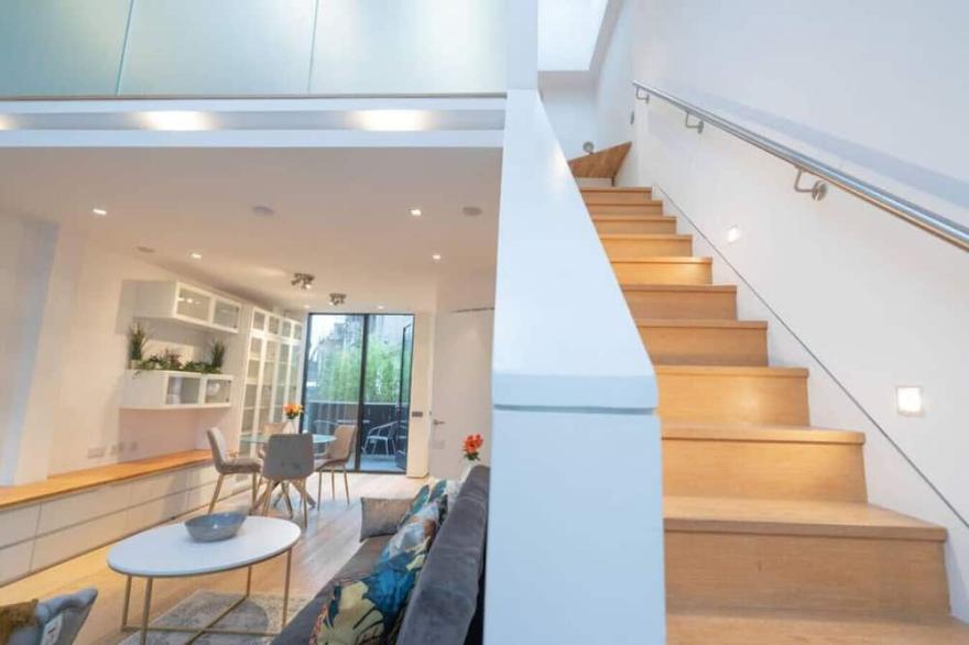 30 Thornhill Road · Award Winning 2 Bedroom House, King's Cross