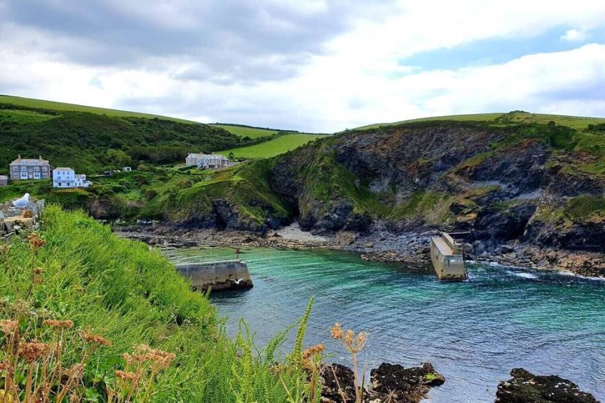 Cosy Cottage- Cornwall - 2 Bedroom - Sleeps 4