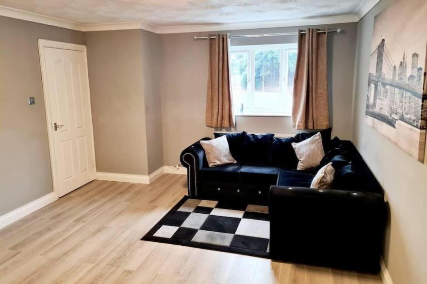 Modern & Spacious - Walk to London ExCEL - Parkin