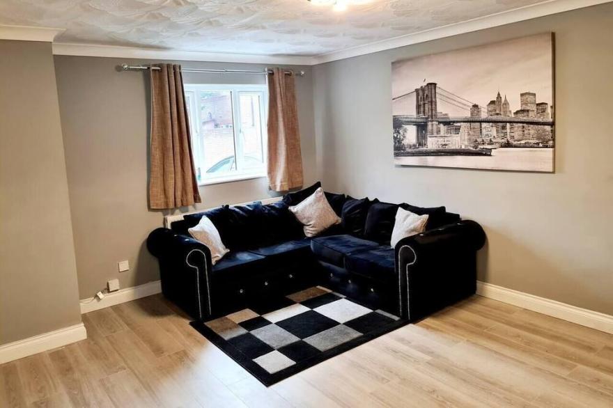 Modern & Spacious - Walk to London ExCEL - Parkin