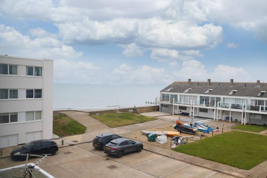 Beach Haven - 3 bed home with sea views