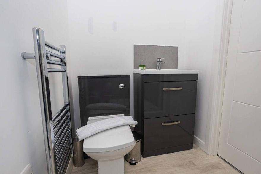 Modern 1BR Bolton Apartment in Central Location