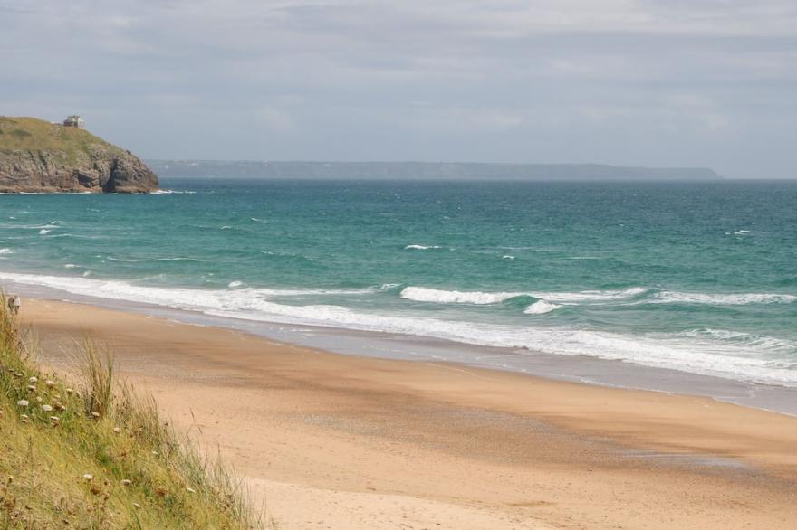 TREWARTHA, pet friendly, luxury holiday cottage in Praa Sands