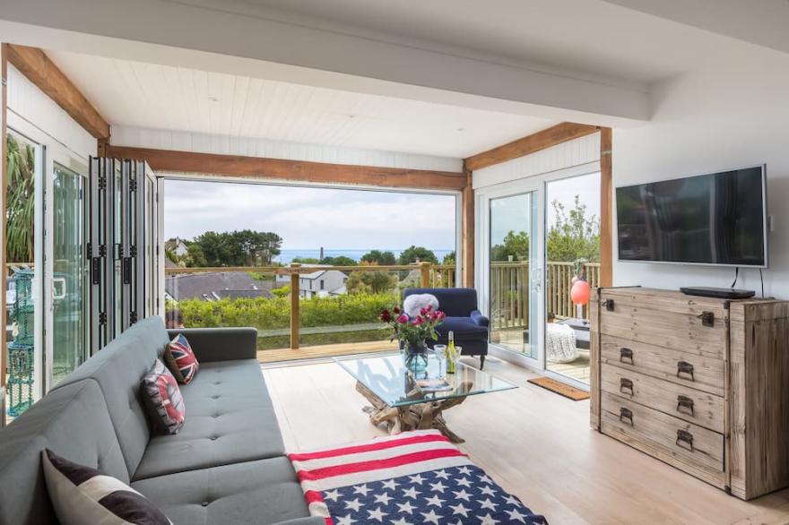 TREWARTHA, pet friendly, luxury holiday cottage in Praa Sands