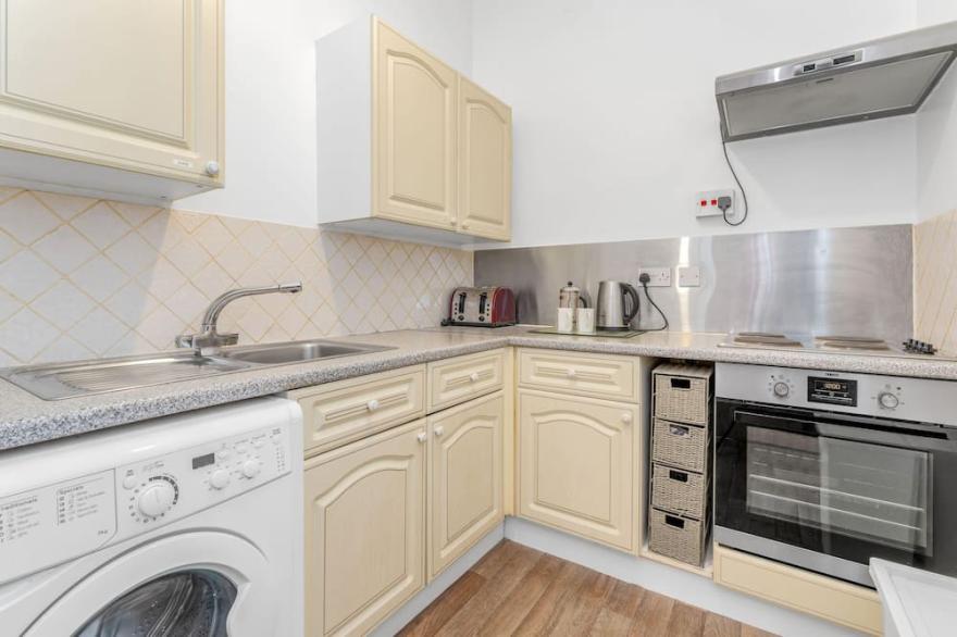 Bright and Quiet Edinburgh Home