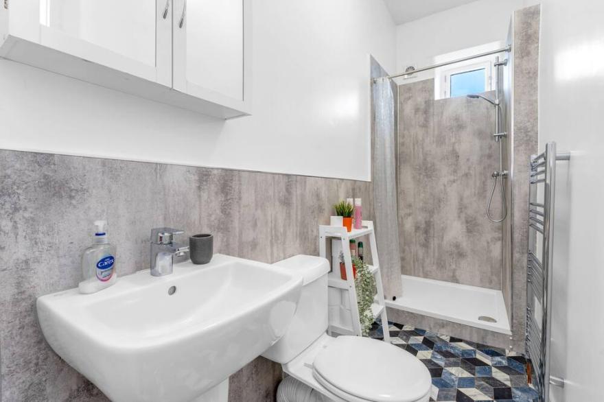 Bright and Quiet Edinburgh Home