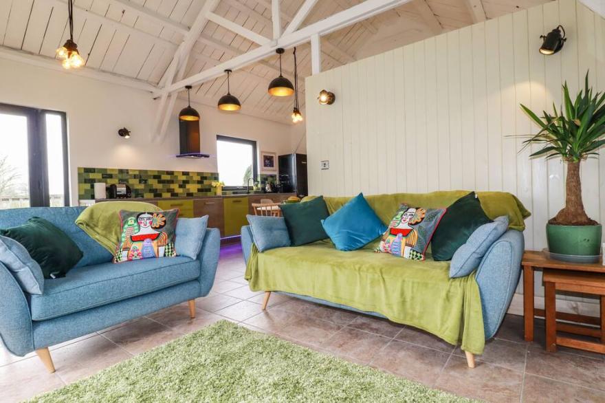 THE COWSHED, pet friendly, character holiday cottage in Pensilva