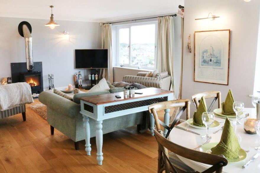 CABLE HOUSE, pet friendly, luxury holiday cottage in Cemaes Bay