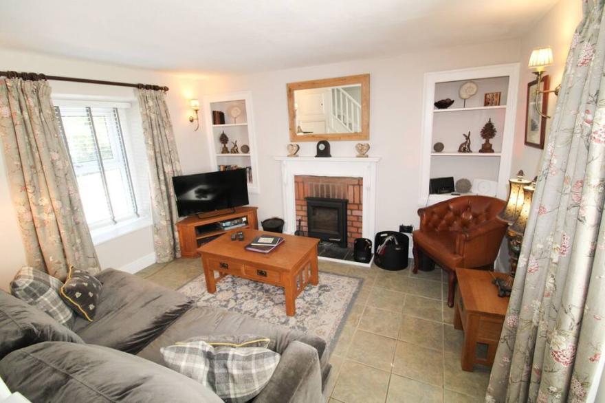 KIRKSTONE COTTAGE, close to the shops, restaurants and bars of Ambleside.