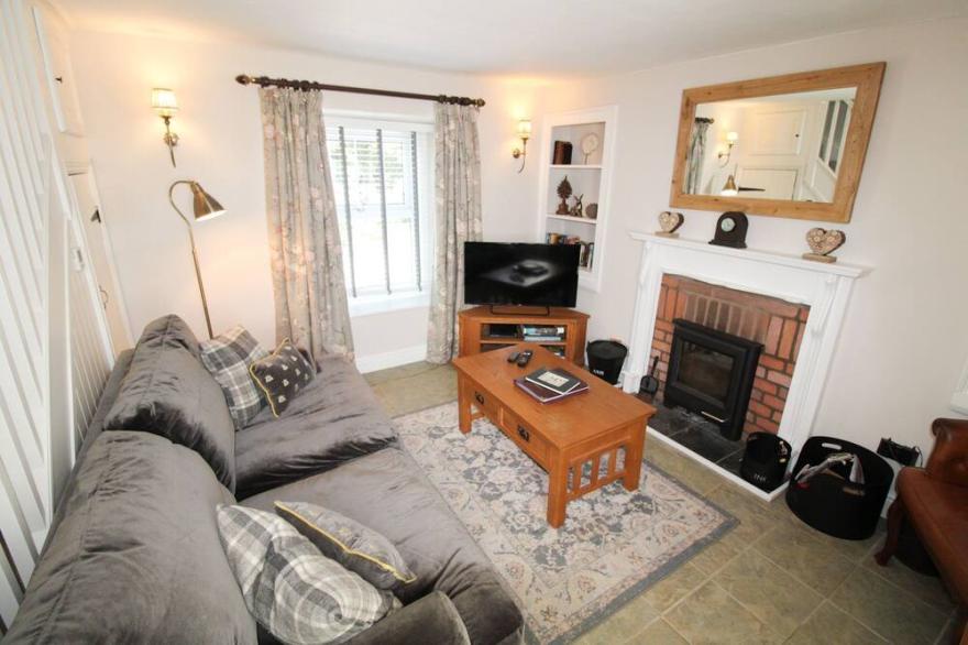 KIRKSTONE COTTAGE, close to the shops, restaurants and bars of Ambleside.