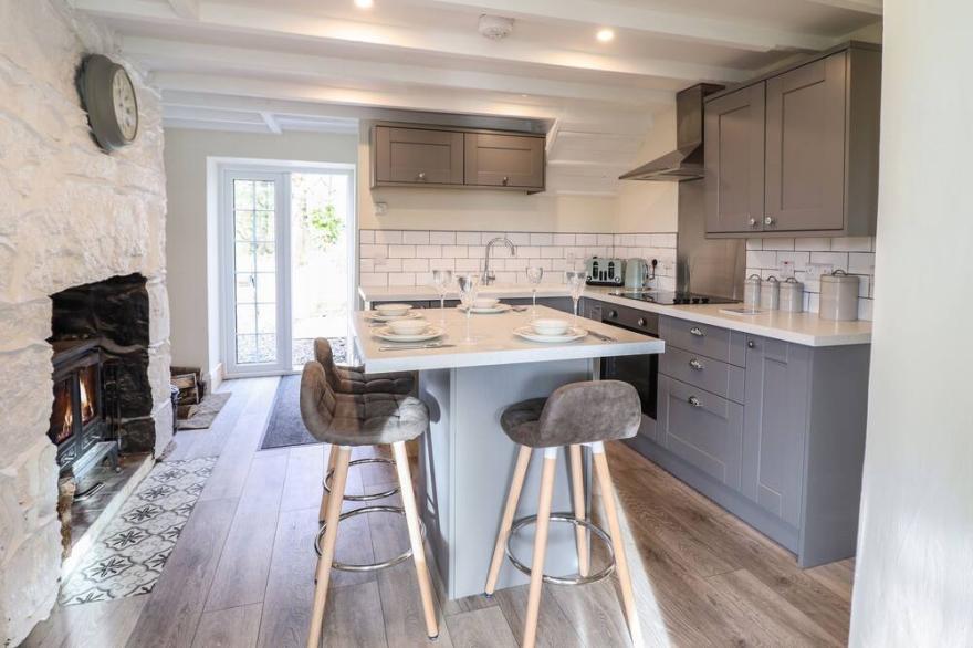 TY CIPAR, family friendly, character holiday cottage in Bala