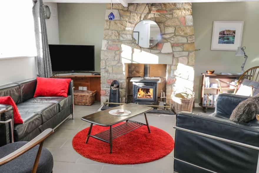 15 BOGAN, pet friendly, character holiday cottage in Coldingham