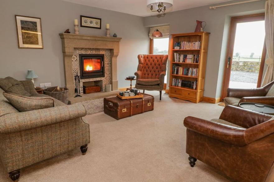 COPPA HILL BARN, family friendly, luxury holiday cottage in Ingleton