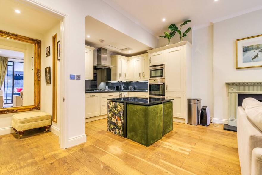 Alfred Hitchcock's Garden Flat