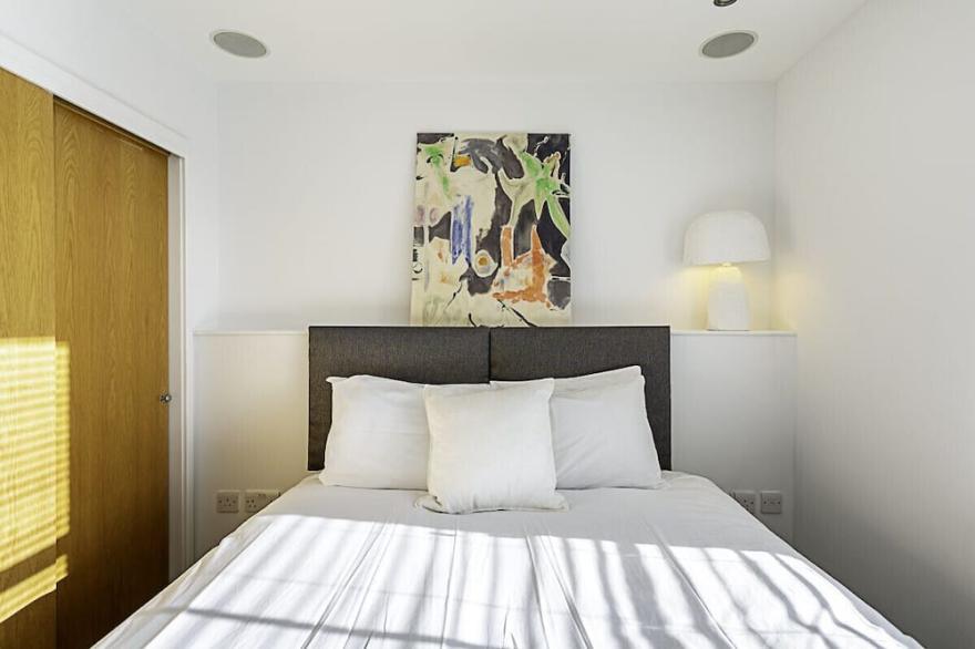 Elegant 3 bed apartment in Earl’s Court