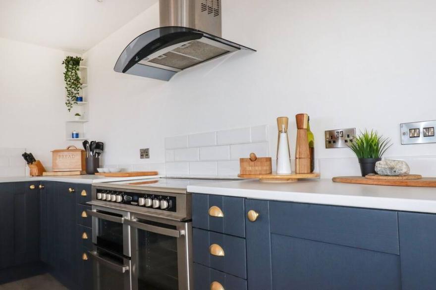 CAMELOT, family friendly, character holiday cottage in Tintagel