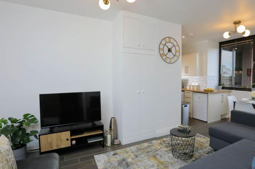 Captivating & Modern 1Bedroom/1Bathroom with free parking in Watford