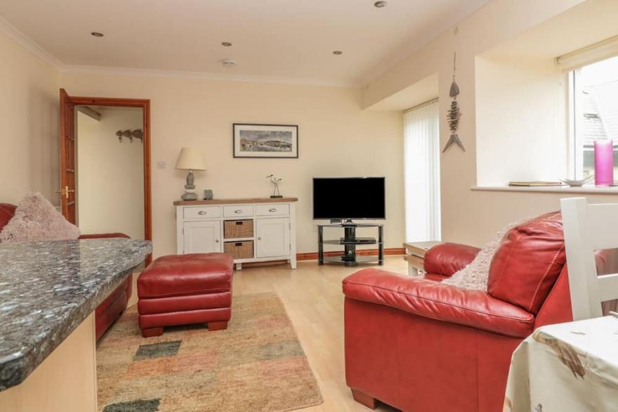 SORREL COTTAGE, pet friendly, with a garden in Padstow