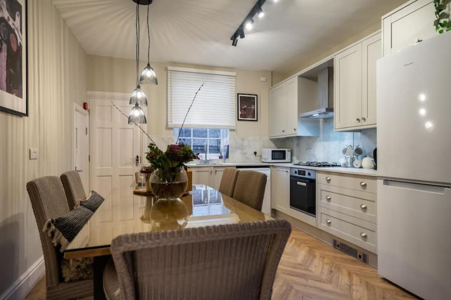 18 Dove Street -  a family break that sleeps 7 guests  in 4 bedrooms