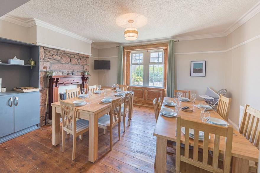 1 CLEATOR GATE, pet friendly, character holiday cottage in Cleator