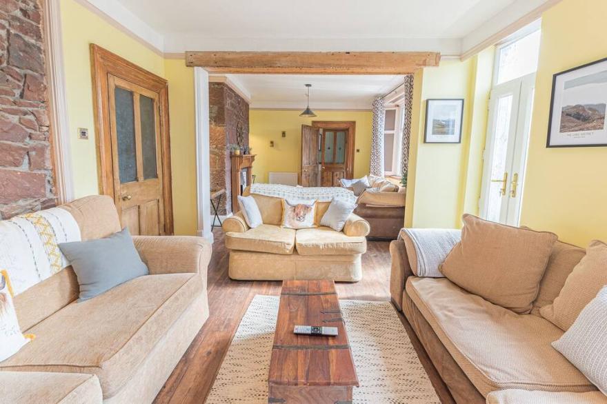 1 CLEATOR GATE, pet friendly, character holiday cottage in Cleator