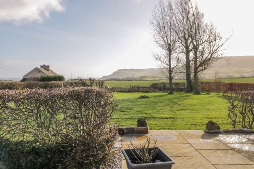 ORCHARD COTTAGE, family friendly, with a garden in Robin Hood’s Bay