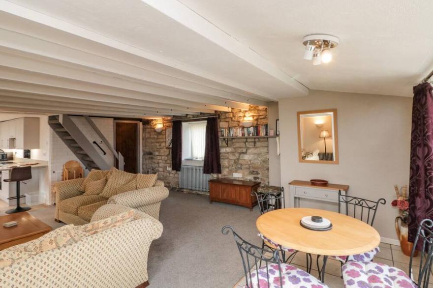 ORCHARD COTTAGE, family friendly, with a garden in Robin Hood’s Bay