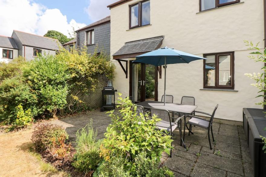 ROBINSWOOD, pet friendly, with a garden in Falmouth