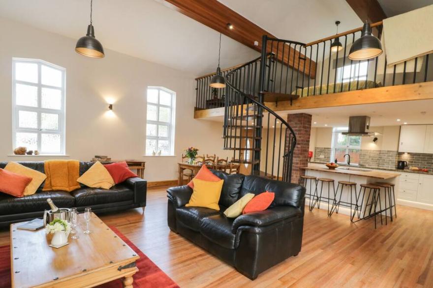 THE OLD CHURCH, pet friendly, with a garden in Shiptonthorpe, York